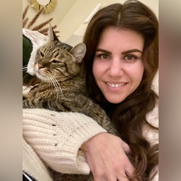 Meet your Posher, Jennifer - Picture 2 of 2